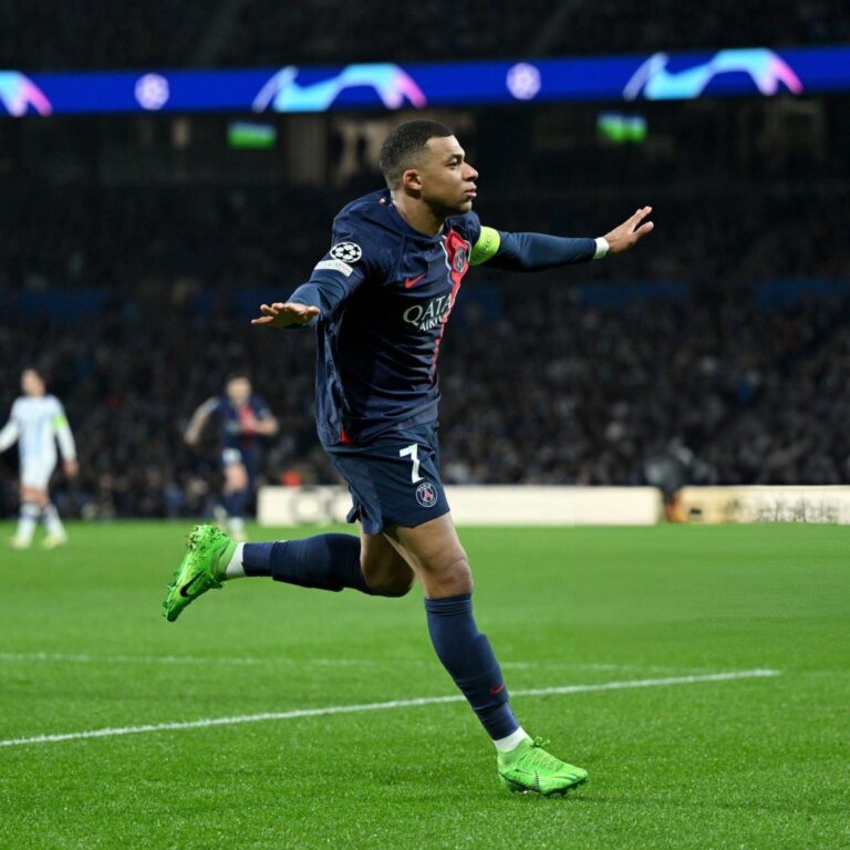 Kylian Mbappé marca doblete en el triunfo 2-1 del PSG sobre Real Sociedad