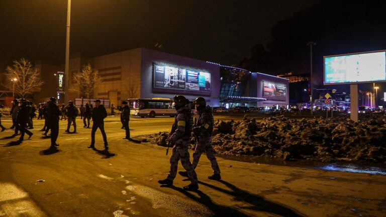 RUSIA: Aumentan a 115 muertos por atentado terrorista en Moscú