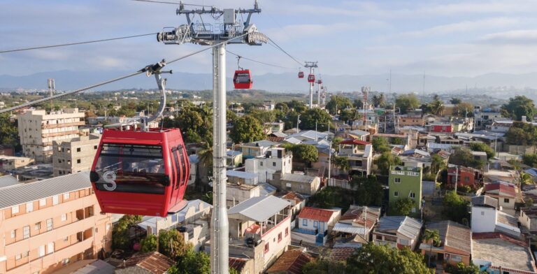 Gobierno inaugura tramo uno del teleférico de ciudad de Santiago