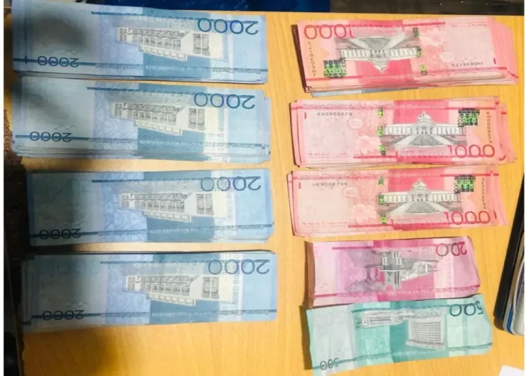 Las autoridades capturan a tres hombres por presunta estafa y hackeo vía redes sociales