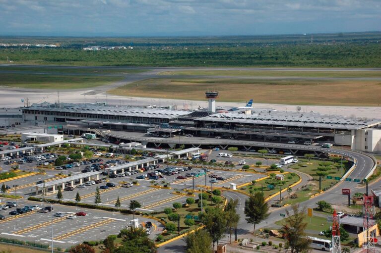 Reabren Aeropuerto de las Américas tras reparar «hoyo» en pista de aterrizaje