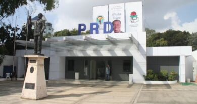 Diputado Carreras dice el PRD se convirtió en minoritario, renuncia