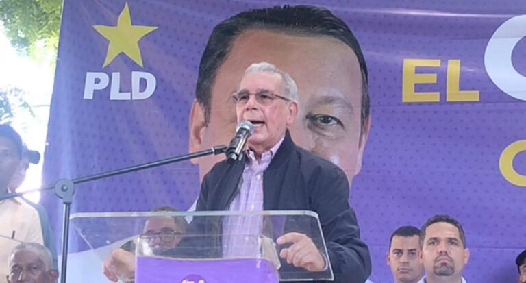 Danilo pide destruir carpas del PRM frente a colegios electorales