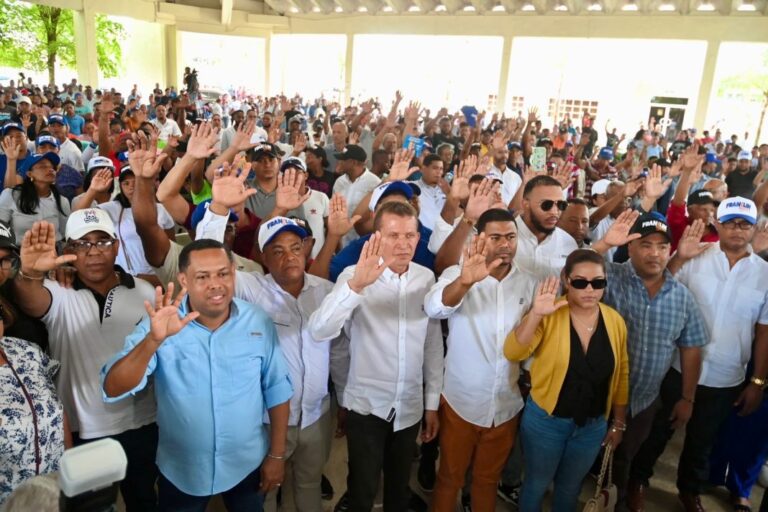 Diputado Lupe Núñez y su equipo político también se juramentan en el PRM