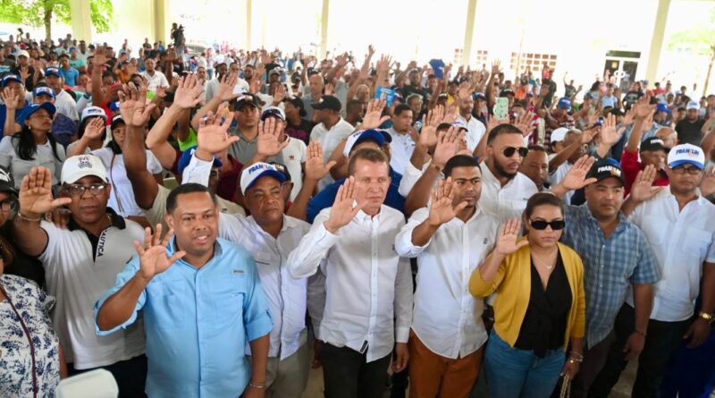 Diputado Lupe Núñez y su equipo político también se juramentan en el PRM