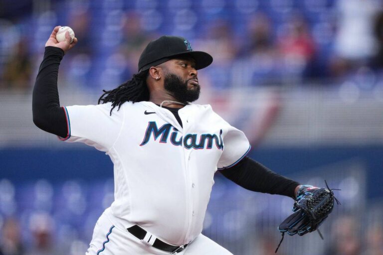 Johnny Cueto pacta contrato de liga menor con Rangers