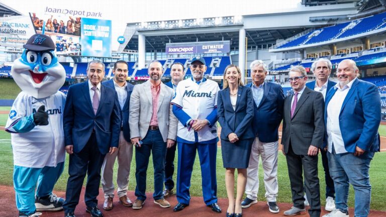 Marlins y Lidom firman acuerdo para celebrar partidos en Miami
