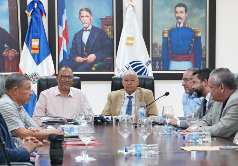 Minerd propone 7 % de aumento salarial a ADP