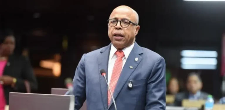 Pacheco se reintegra a labor legislativa, en duelo por su hijo