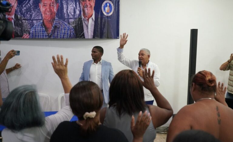 Presidentes comités de base del PLD y FP en SDO pasan al PRM