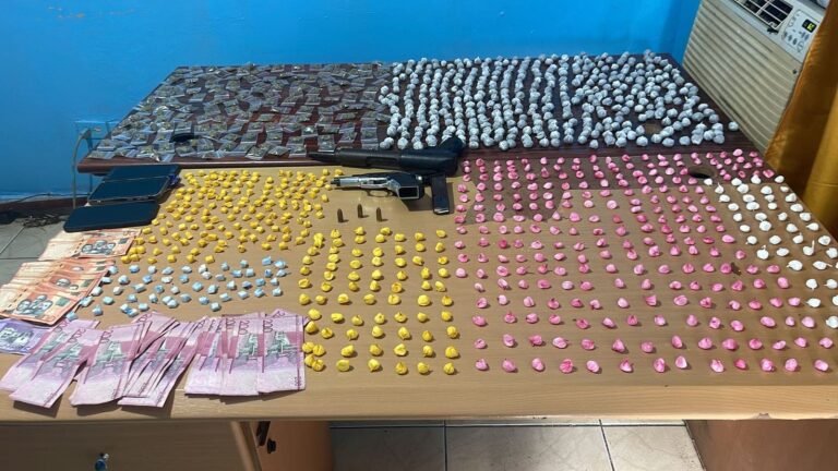 Puerto Plata: desmantelan punto de drogas en Imbert e incautan armas y dinero