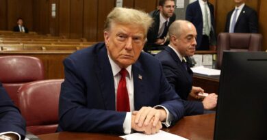 Trump se sienta en el banquillo del primer juicio penal a un expresidente de EEUU