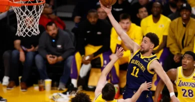 Los Warriors dejan a los Lakers contra las cuerdas con una avalancha de triples