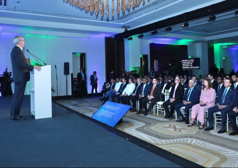 Abinader: Gobierno atrae a RD inversiones privadas históricas