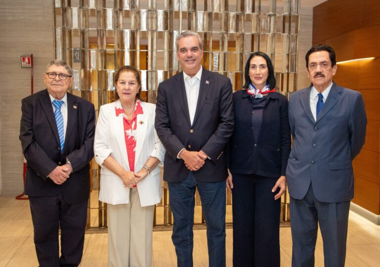 Abinader llega a Italia para audiencia privada con Su Santidad, el papa Francisco