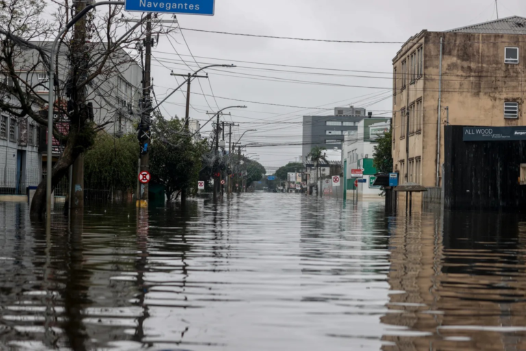 Brasil ya suma 146 muertos por los temporales en el sur del país