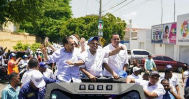 Guillermo Moreno recibe el apoyo masivo de los capitaleños en la gran caravana de cierre del PRM y aliados