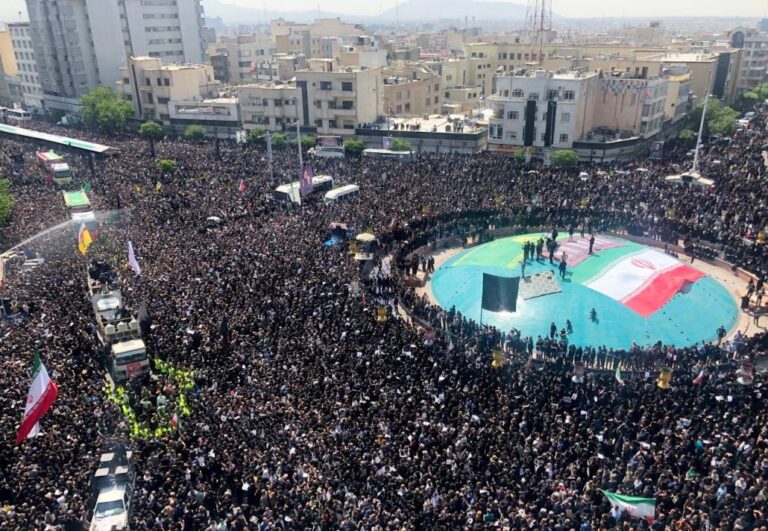Irán celebra masivo funeral por el presidente Raisí con una gran asistencia internacional