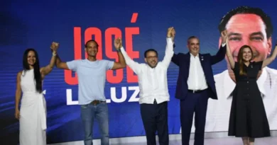 Se le va la luz a José Laluz al confundir a Luis Abinader con Leonel Fernández en un acto en respaldo al mandatario