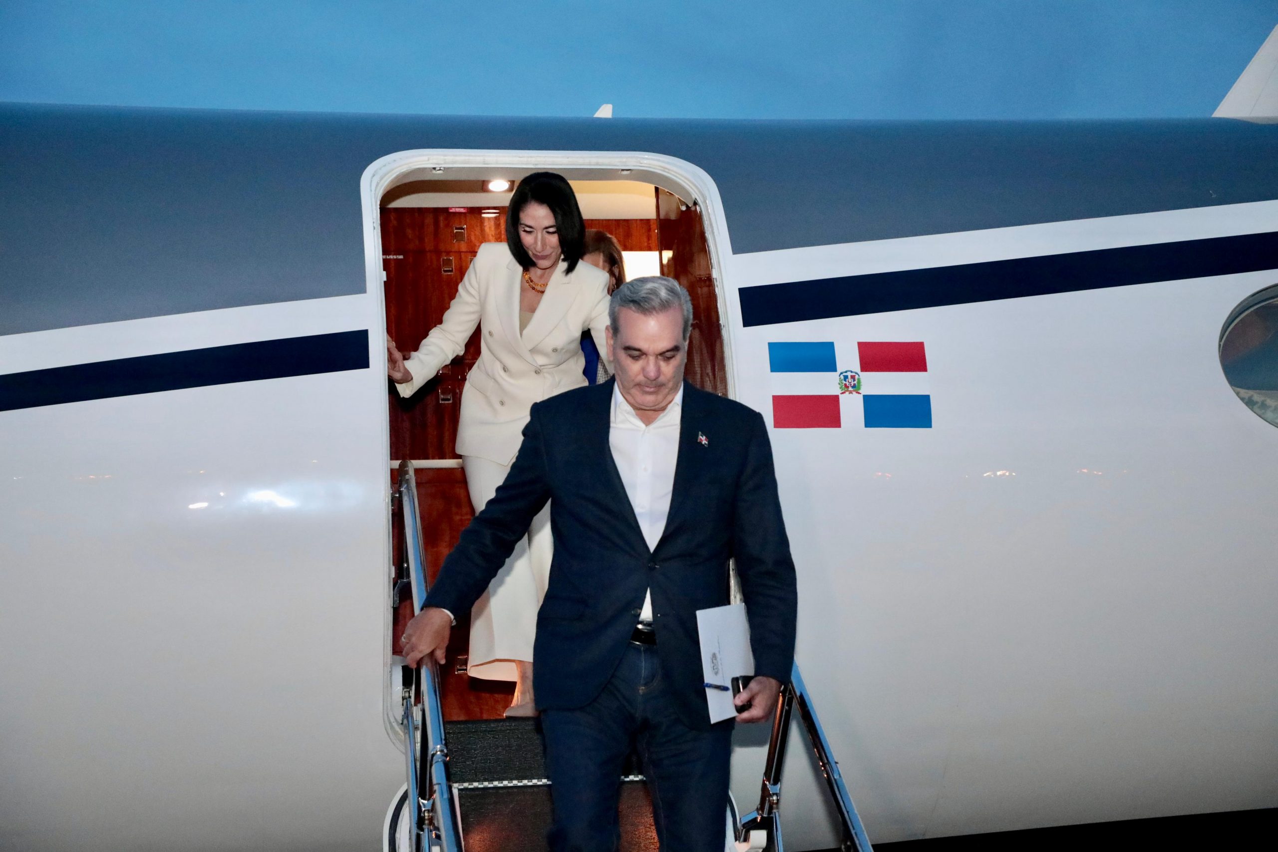 Luis Abinader llega a Washington, recibirá reconocimiento en la OEA