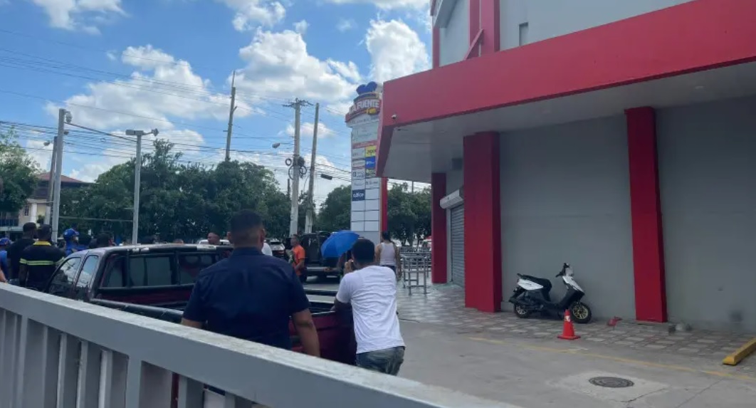 Dos hombres armados asaltaron sucursal Banreservas en Santiago