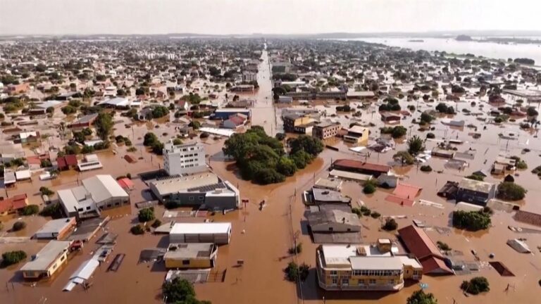 Suman 96 muertos por inundaciones en Brasil