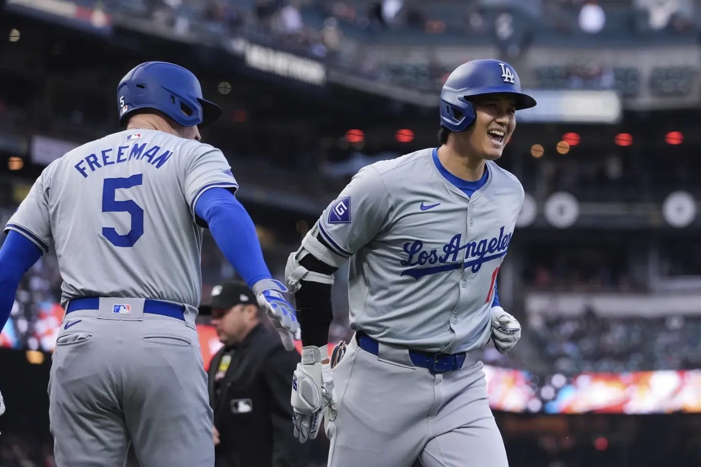 Ohtani conecta jonrón solitario y un doble para Dodgers doblegar a Gigantes