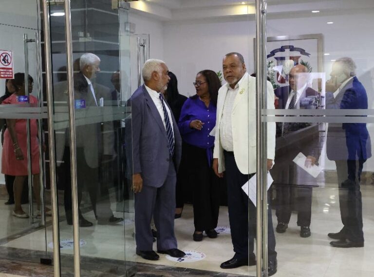 ADP baja la guardia y da 3 días al Minerd para mediar