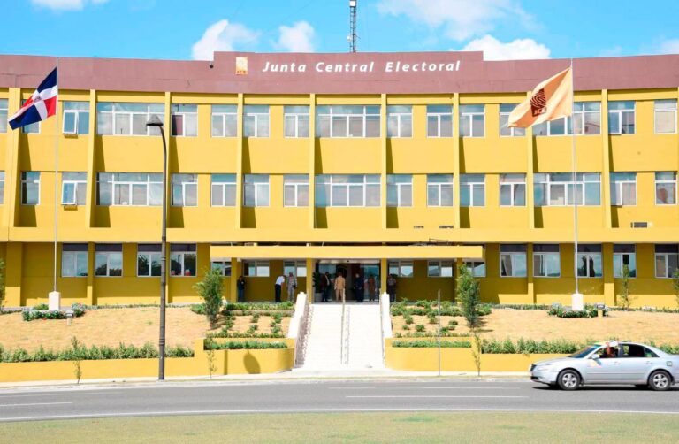 Pese quejas de la oposición, JCE reafirma director Policía Electoral