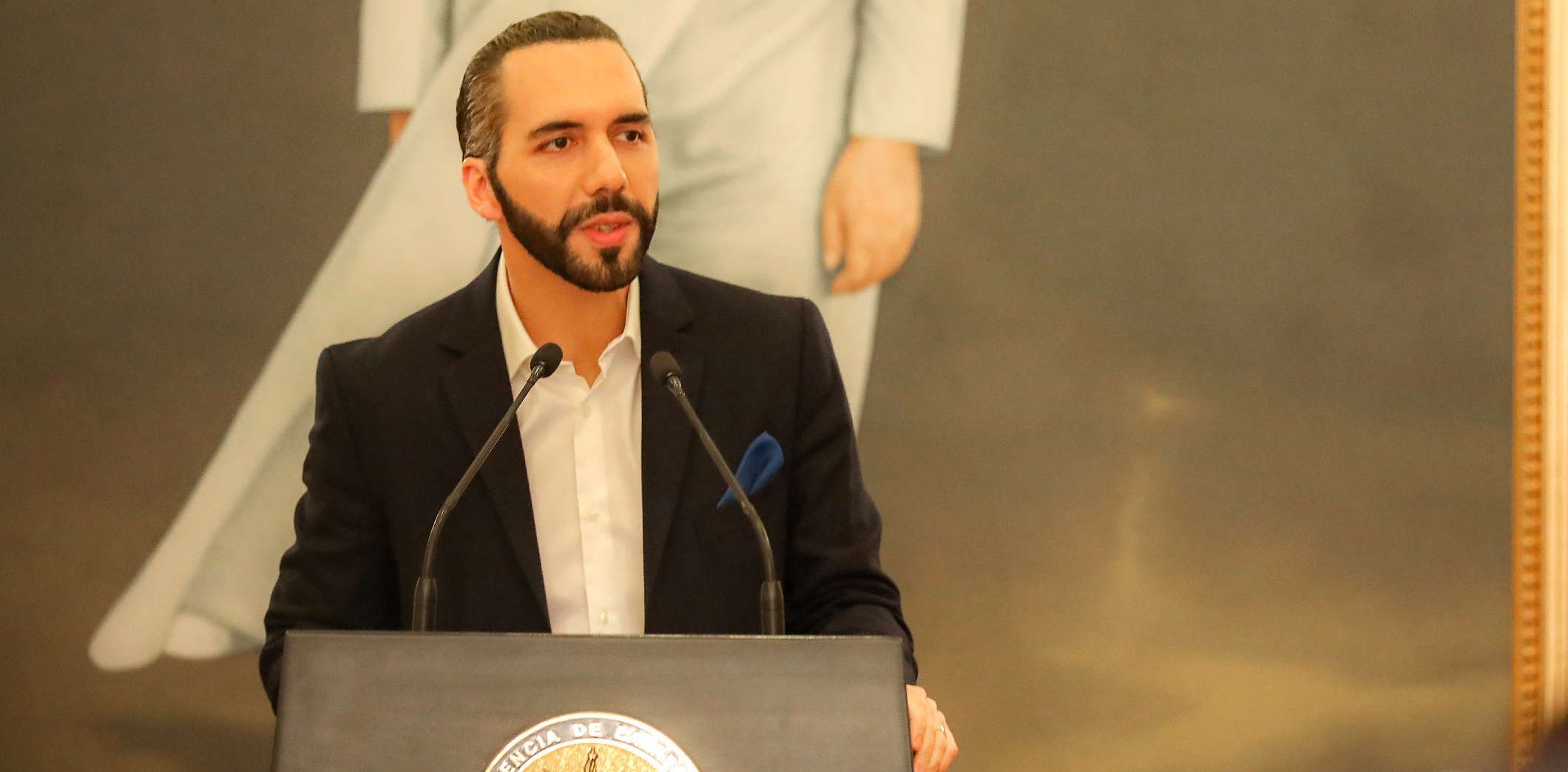EL SALVADOR: Bukele anuncia la destitución de 300 funcionarios