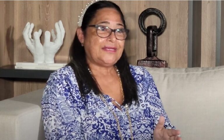 Tras 40 años en el CEA y a dos de ser desvinculada, sigue esperando sus prestaciones