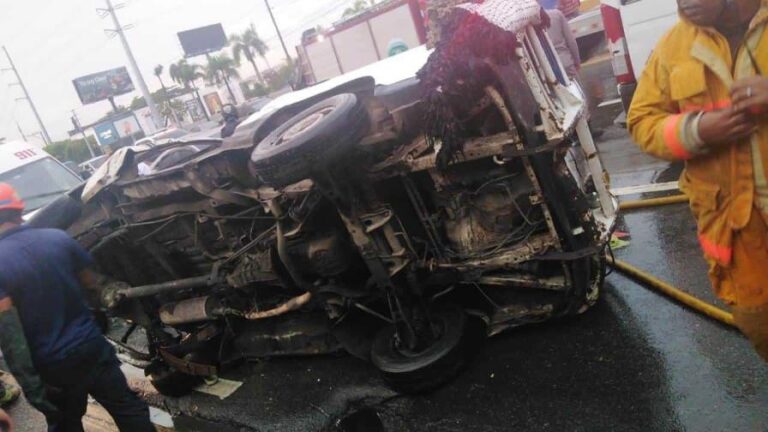Cuatro heridos y largo tapón por accidente de tránsito en la avenida John F. Kennedy