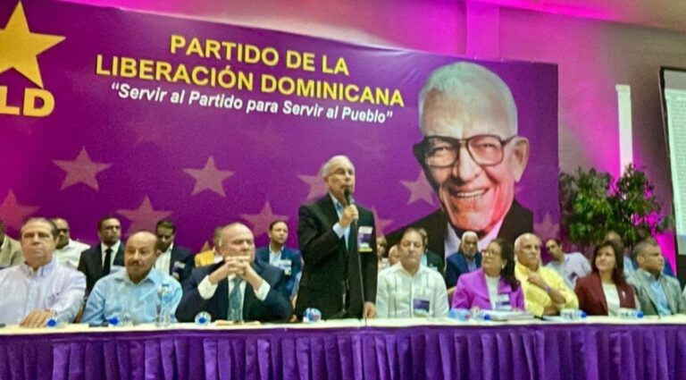 Danilo Medina pregona en PLD que acabó la etapa de oposición “light”