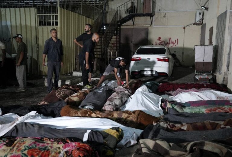 Israel mata 40 en una escuela Gaza
