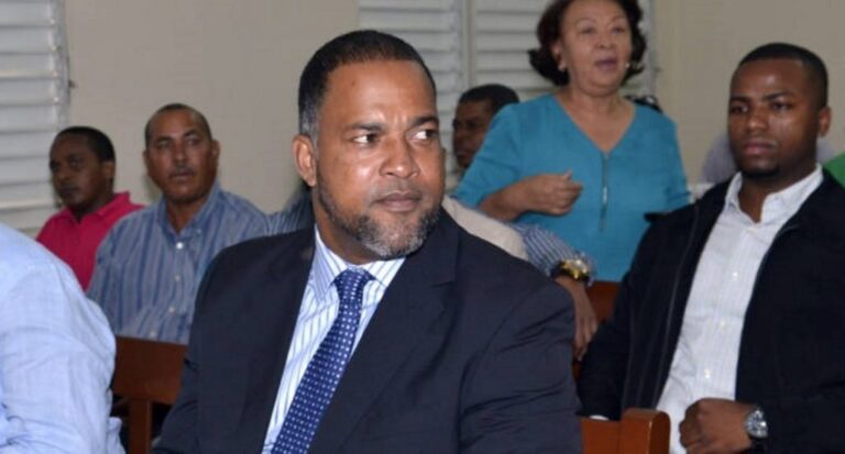 Condenan Raúl Mondesí a 6 años prision y multa RD$30 millones