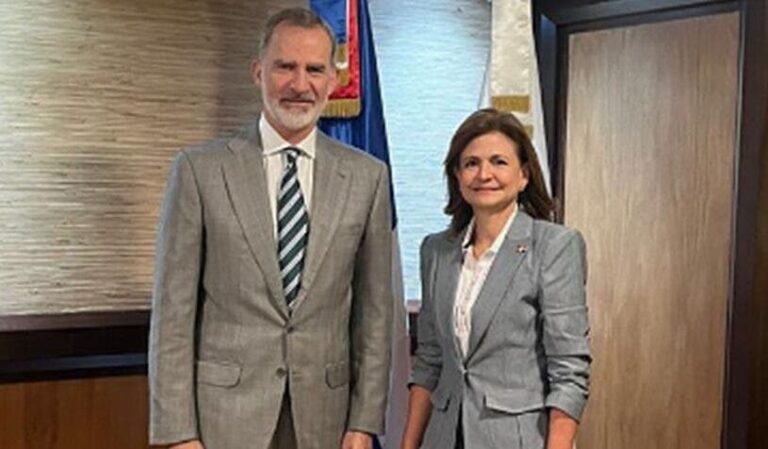 Vicepresidenta recibe en AILA Rey Felipe VI España