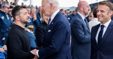 Biden se disculpa ante Zelenski por el retraso de la ayuda militar de EE.UU.