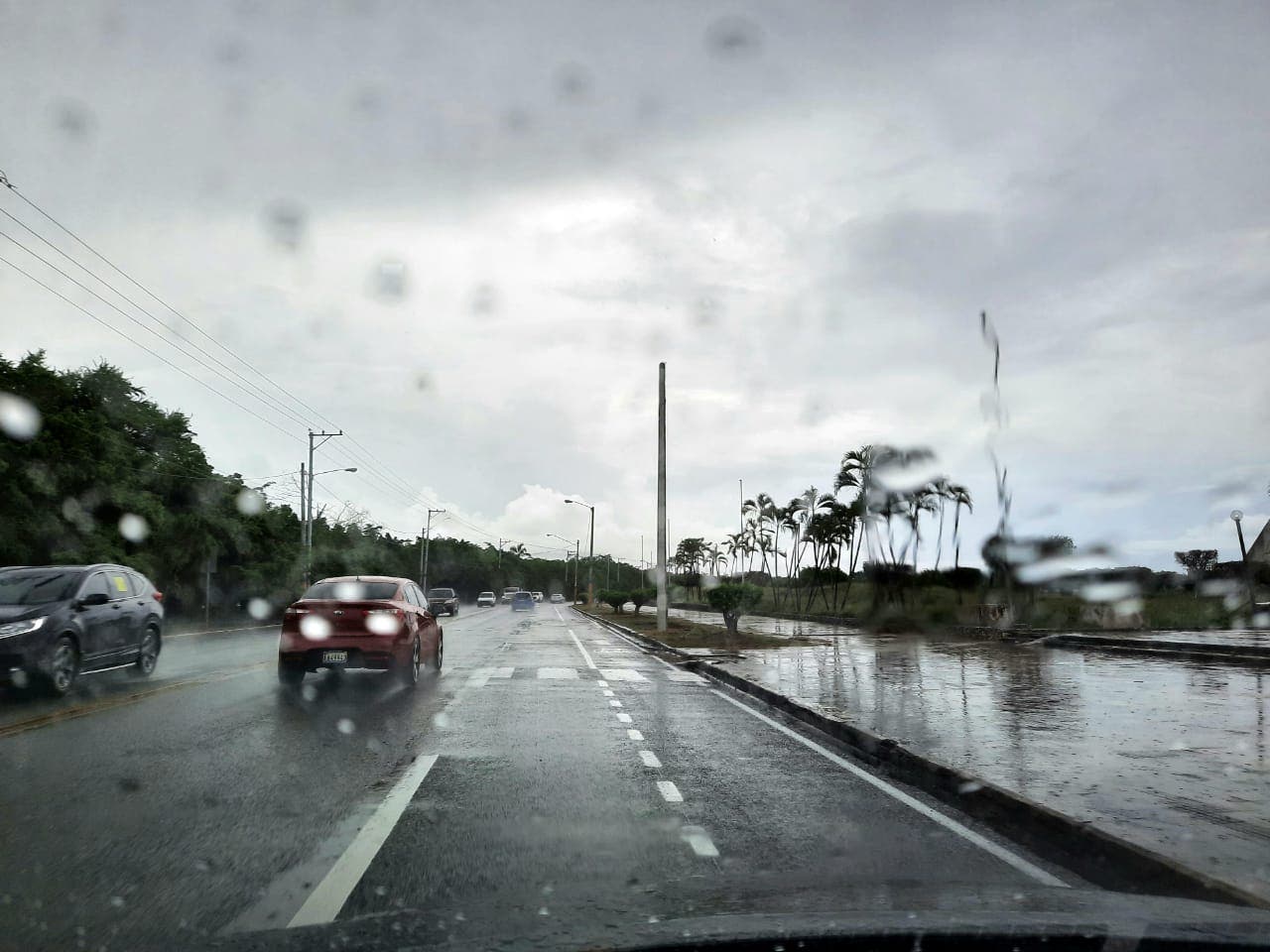 Aguaceros intensos, tronadas y ráfagas de viento esta tarde, informa Meteorología