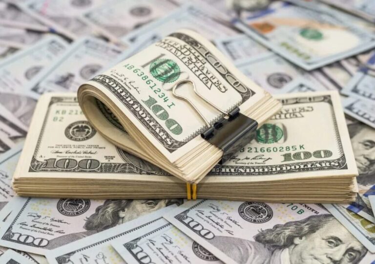 Entérate en cuánto se vende y se compra el dólar en RD