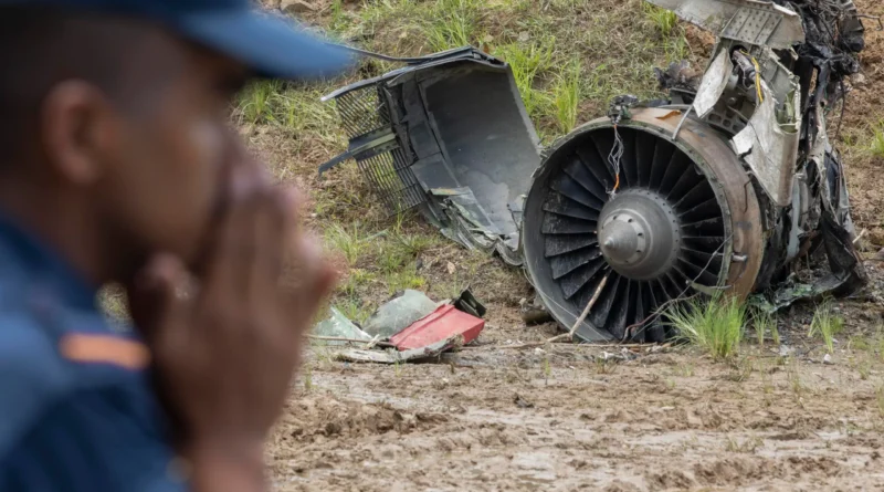 Avión se estrella en aeropuerto de Nepal y deja 18 muertos y un sobreviviente