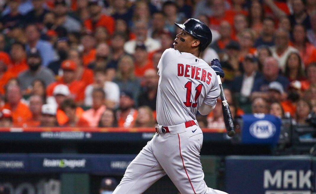 Rafael Devers brilla con dos jonrones y lleva a Boston a victoria 3-0 sobre Yankees