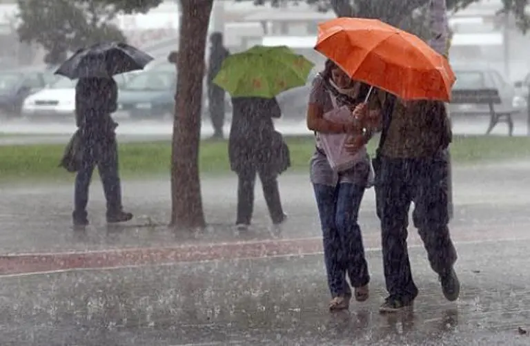 Vaguada y onda tropical provocarán aguaceros, tormentas eléctricas y ráfagas de viento