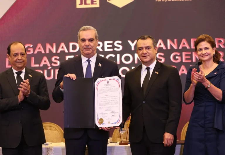 JCE entrega certificados a ganadores de comicios