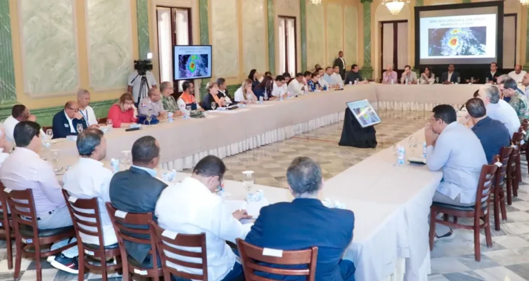 Gobierno agiliza preparativos ante efectos huracán