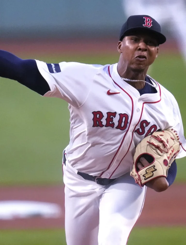 Castillo, Bello y Peralta ganan; Clase llega a 39 SV