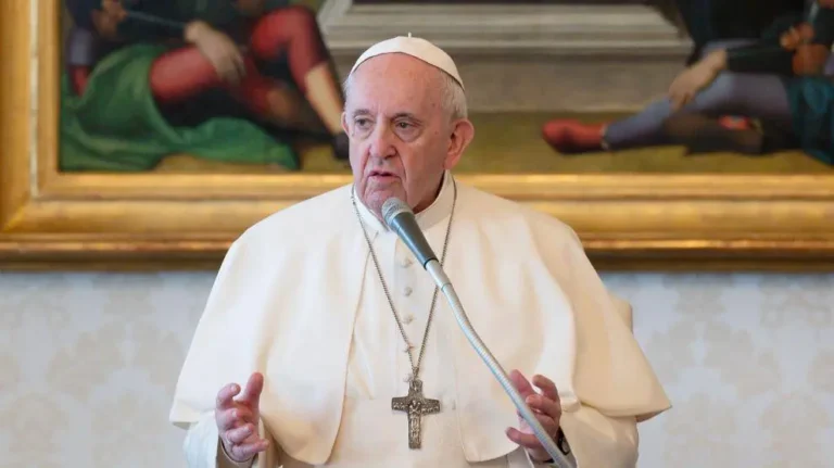 El papa Francisco insta al diálogo “absteniéndose de reacciones violentas” en Oriente Medio y Ucrania
