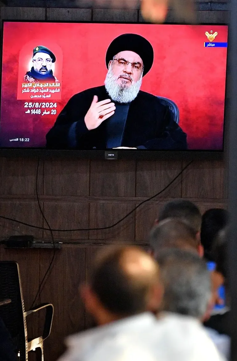 Hizbulá lanza a Israel cientos de drones y cohetes