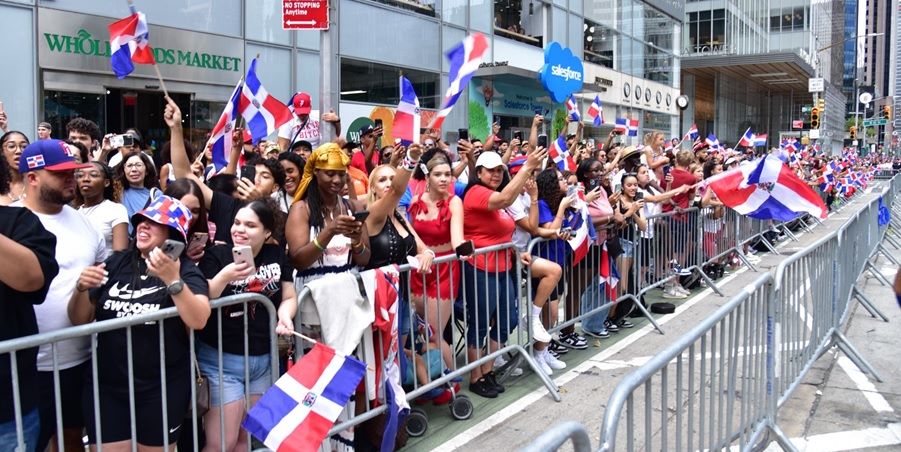 NUEVA YORK: Miles asisten al Desfile Nacional Dominicano