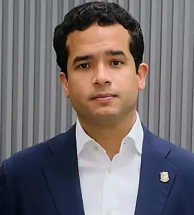 Omar Fernández condena fallas en semáforos y silencio de las autoridades