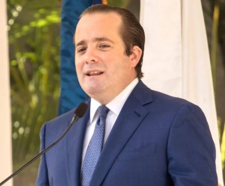 Paliza ministro de la Presidencia y Santos va a Energía y Minas